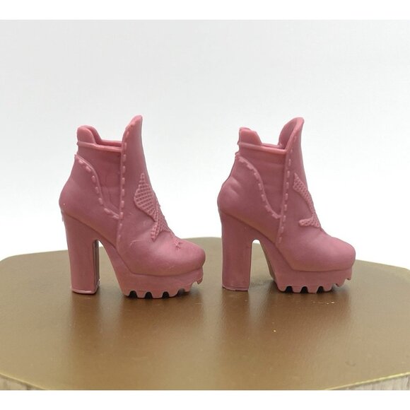 Disney Descendants 3  Audrey Good & Evil Shoes Boots Light Pink Doll Shoes - Picture 3 of 8